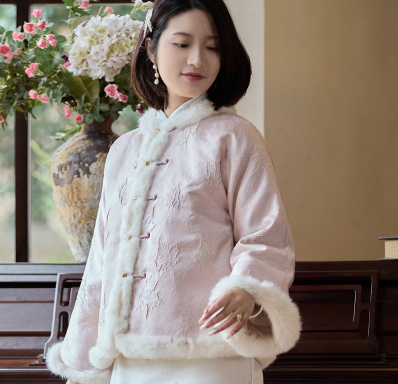 【楓染璃光】 新中式復古/兔毛盤扣加厚外套 - 女裝上衣 - 其他材質 粉紅色