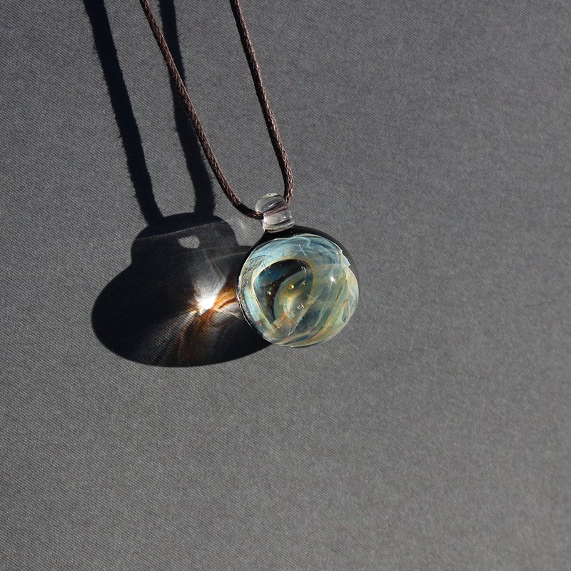 光脈 宇宙星河玻璃項鍊 玻璃墜飾 交換禮物 生日禮物 飾品 - 項鍊 - 玻璃 多色