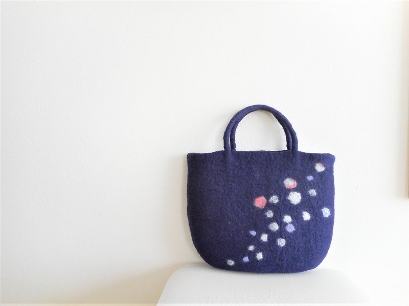 Soft navy wool bag - กระเป๋าถือ - ขนแกะ สีน้ำเงิน