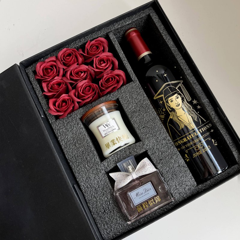 【畢業禮物】客製化紅酒雕刻禮物 畢業禮物 送同學雕刻紀念品 - 酒類/酒精飲品 - 玻璃 