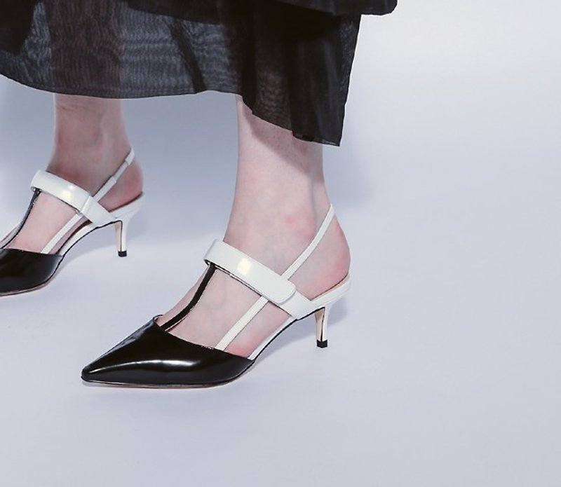 T-shaped structure devil felt design small heel sandals black and white - รองเท้าส้นสูง - หนังแท้ สีดำ