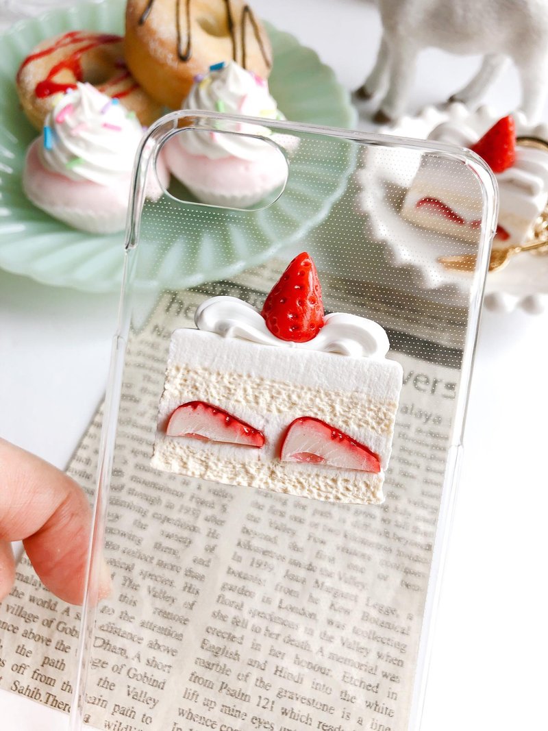 iPhone case strawberry - เคส/ซองมือถือ - ดินเหนียว ขาว