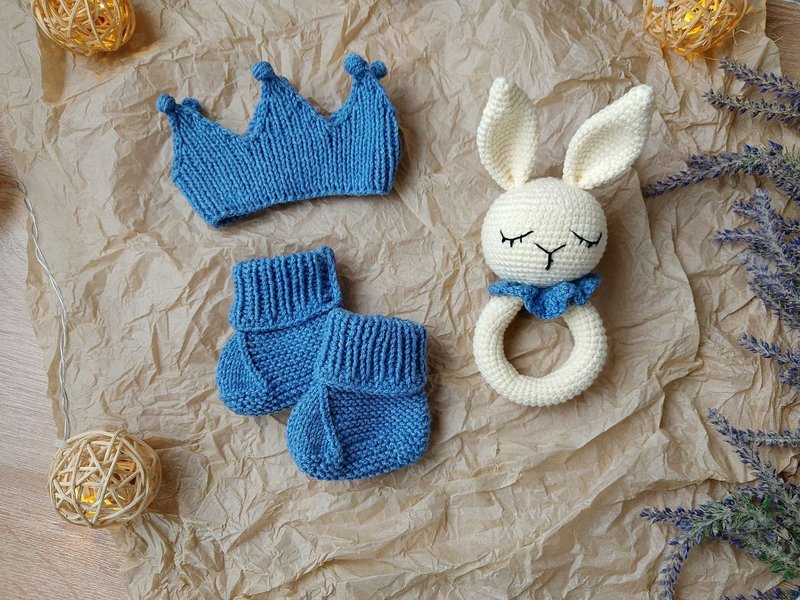 ift box for baby set blue - rodents bunny, crown, booties. Christening or expect - 彌月禮盒 - 棉．麻 藍色
