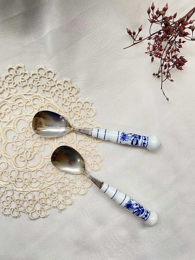 [Good Day Fetish] German DDR Onion Pattern Ceramic Handle Stainless Steel Pudding Spoon Tableware Series Ritual - Cutlery & Flatware - Stainless Steel White