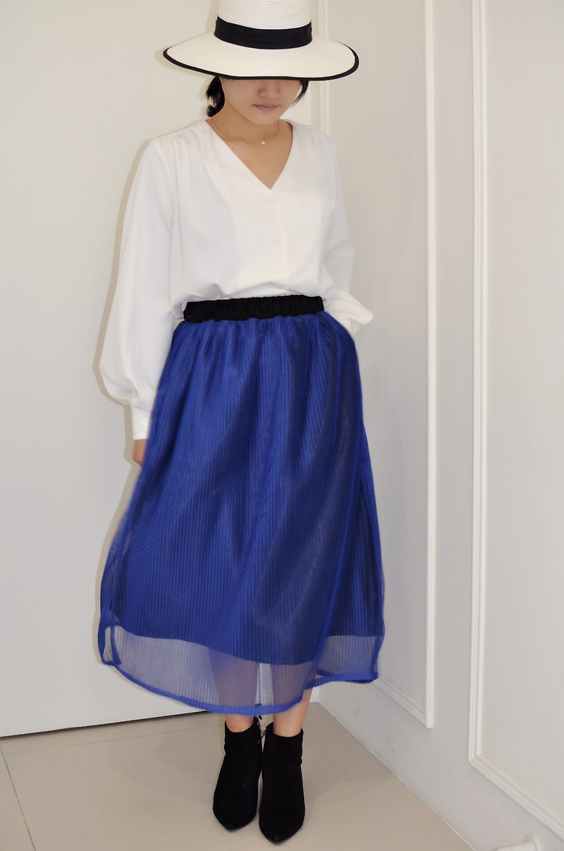 Flat 135 X Taiwan designer series Sunny blue French big round skirt contrast color stitching gauze skirt at the waist pleated skirt is small and sexy can be formal or casual - กระโปรง - เส้นใยสังเคราะห์ สีน้ำเงิน