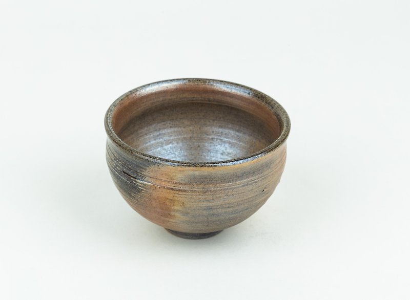 Firewood-fired hand-drawn embryo-tea bowl - ถ้วย - ดินเผา สีทอง