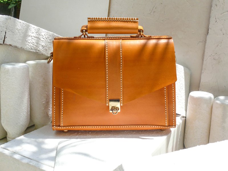Bright orange vegetable tanned leather full leather small briefcase - กระเป๋าถือ - หนังแท้ สีส้ม