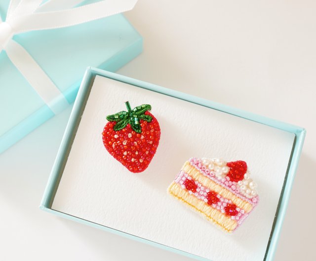 ショートケーキのピンバッジ(ピンク)・いちごのピンバッジセット