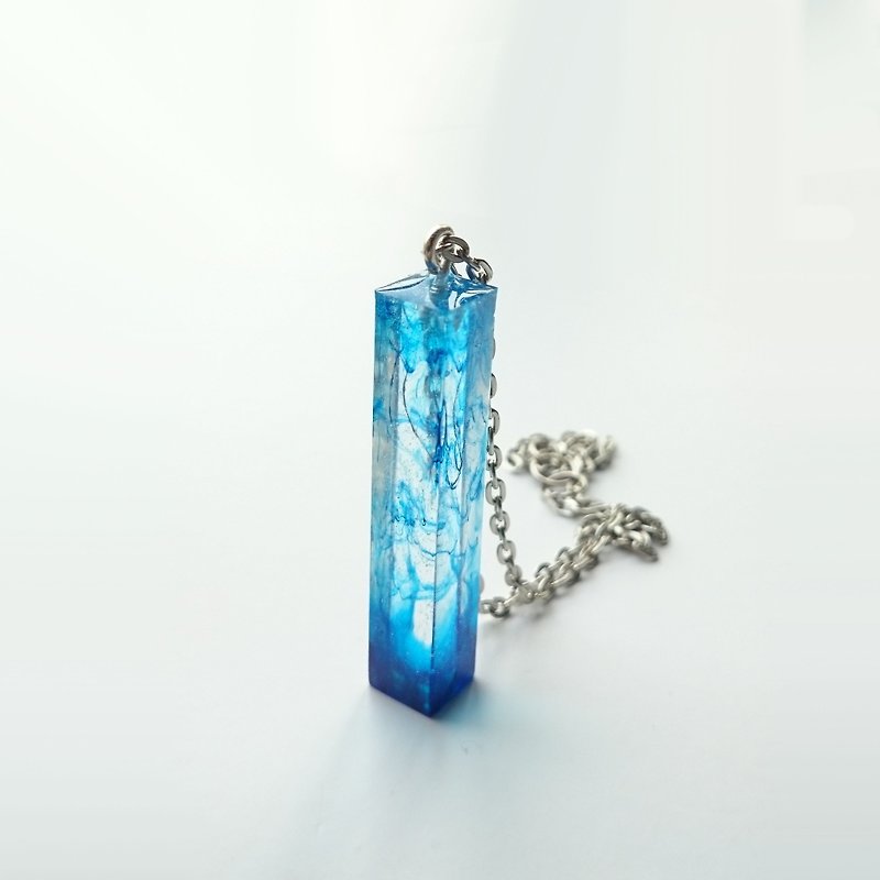 Mirror square column Dijiao necklace - blue fog - Necklaces - Plastic Blue