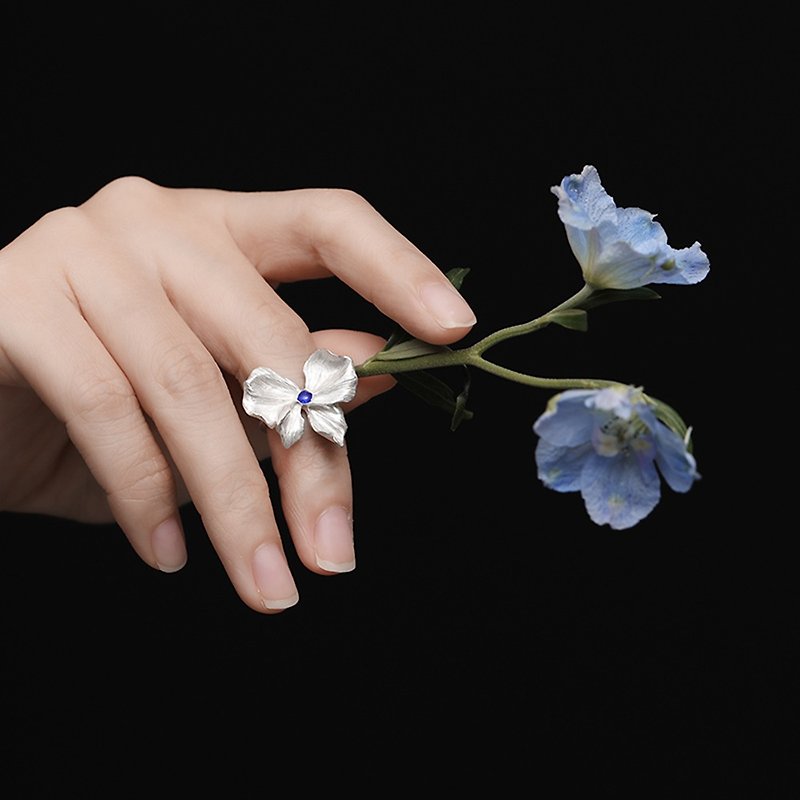 冥想花園系列花朵蝴蝶結戒指925銀鍍白金開口可調節尾戒原創手工 - 戒指 - 銀 
