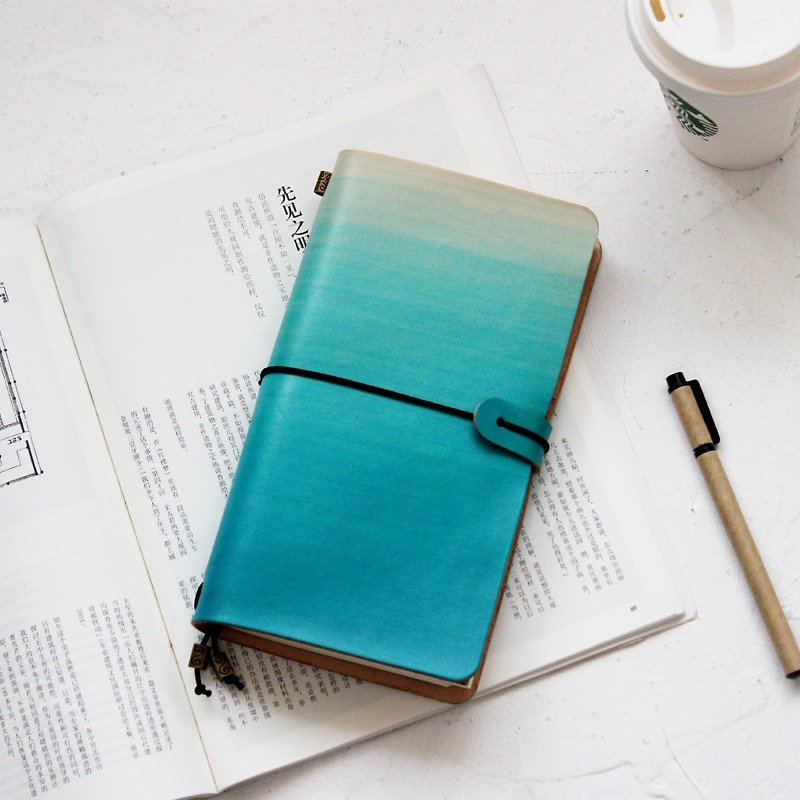 Rugao Gradient Dyeing Series 靛 Blue 22*12cm Handbook Leather Notebook Diary TN Travel Book Creative Gift Notepad Customizable Handmade - สมุดบันทึก/สมุดปฏิทิน - หนังแท้ สีน้ำเงิน