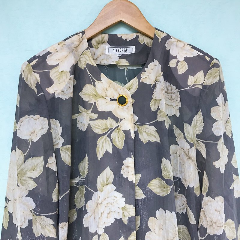 Top / Grey Long-sleeves Floral Top - Women's Tops - Polyester Gray