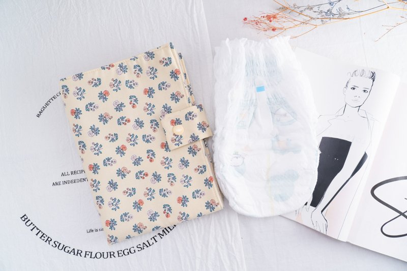 One-month gift box | Portable waterproof diaper pad | Diaper pad | Rose Rose - แผ่นรองคลาน - ผ้าฝ้าย/ผ้าลินิน สีเหลือง