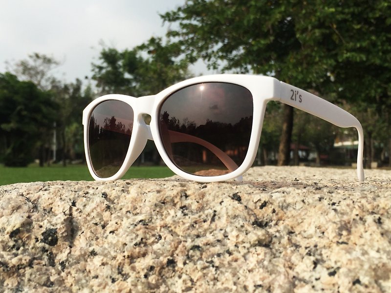 Sunglasses│White Frame│Brown Lens│ UV400 protection│2is NitaC - กรอบแว่นตา - พลาสติก ขาว