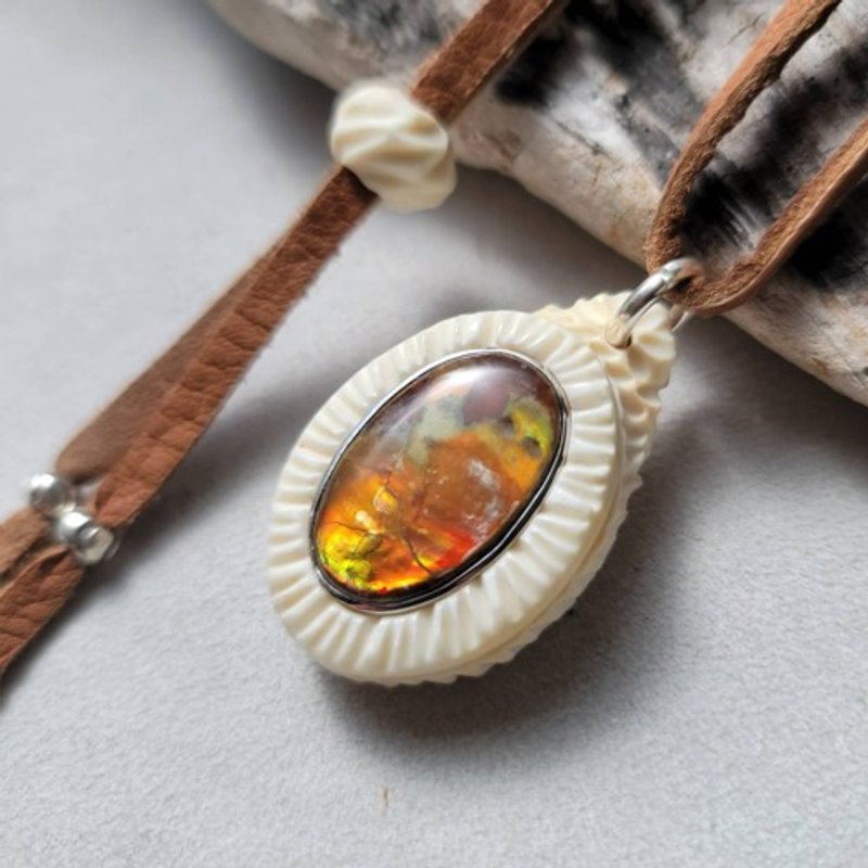 Deer antler ammolite pendant - สร้อยคอ - เครื่องเพชรพลอย 