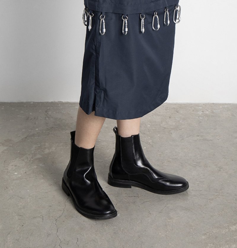 Chelsea Boots 異形橡筋 改良切爾西皮靴 牛皮油亮皮 中性穿搭 - 女短靴/中筒靴 - 真皮 黑色