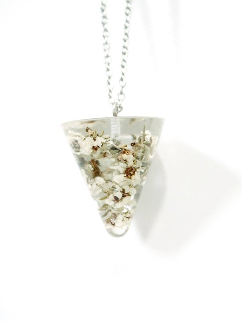Colour Freak Studio White Dried Flower Necklace / Conical pendant / Flower In Ice Series - Necklaces - Plants & Flowers White