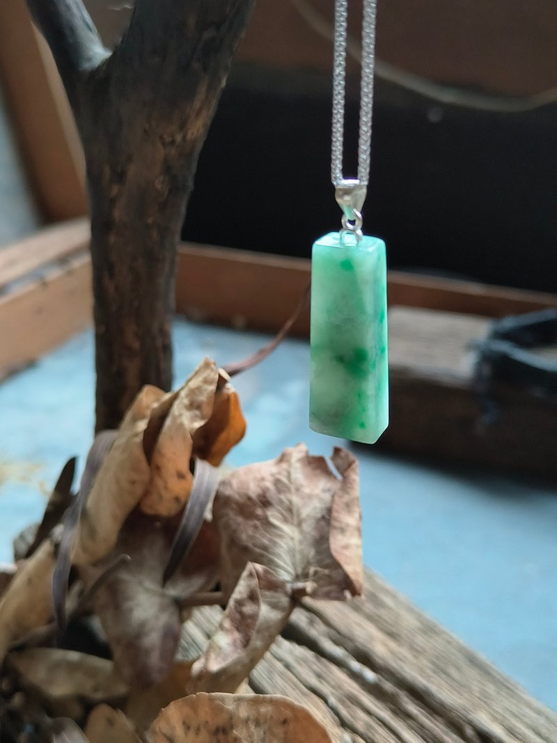 Natural Burmese floating green jadeite pendant - สร้อยข้อมือ - เครื่องเพชรพลอย สีเขียว