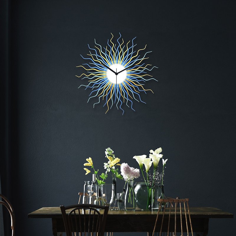 Organic sunburst wall clock in elegant colors - Medusa blue / gold - นาฬิกา - ไม้ สีน้ำเงิน