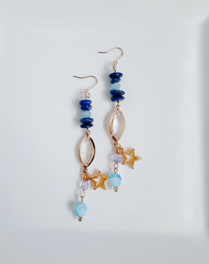 アクリルフレームストーンとラピスラズリのピアス 天然石 ギフト 青 星 お洒落 揺れるデザイン アレルギー対応ピアスまたはイヤリングに変更可能 - 耳環/耳夾/耳骨夾 - 半寶石 藍色