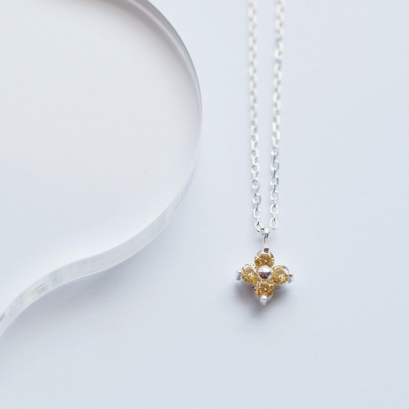 Citrine Flower Necklace Silver 925 - สร้อยคอ - โลหะ สีเหลือง