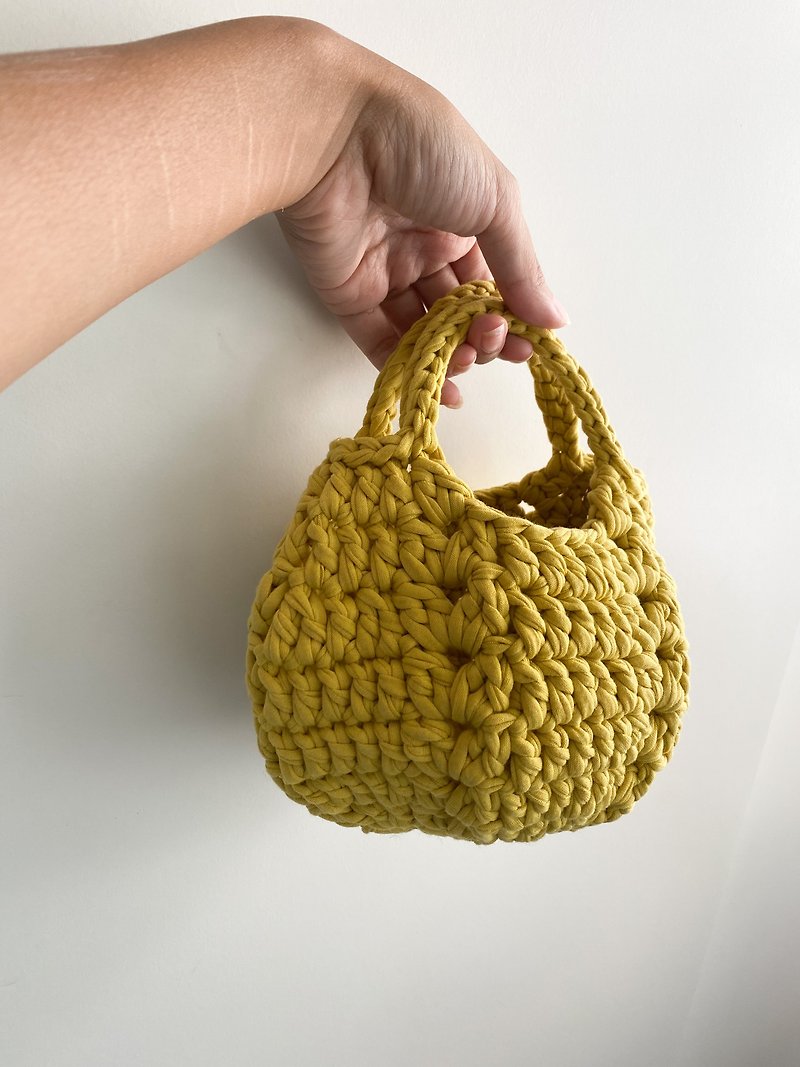 Crochet mini bag, knit bag, t-shirt yarn bag, crochet bag, yellow bag - กระเป๋าถือ - ผ้าฝ้าย/ผ้าลินิน สีเหลือง