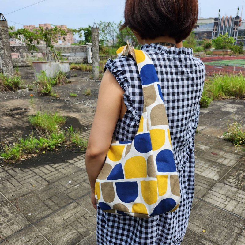 【 純手作】夏日流浪包 Hobo bag 單掮包 - 側背包/斜背包 - 棉．麻 藍色