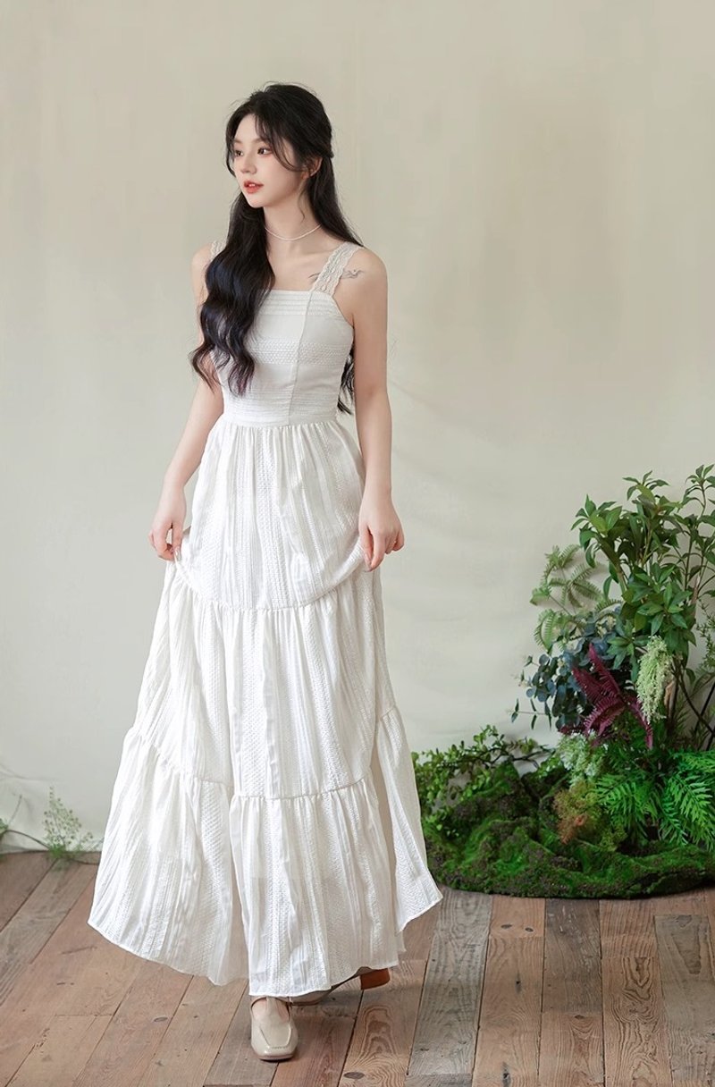 Moon River French Gentle Dress - ชุดเดรส - วัสดุอื่นๆ ขาว