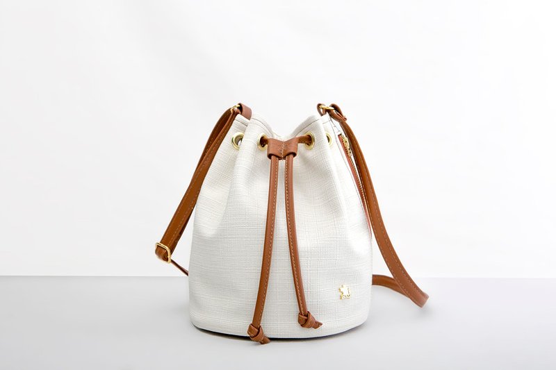 Taiwan Original/CLM Vegan Leather/Lightweight Bucket Bag-Milk Candy - กระเป๋าแมสเซนเจอร์ - วัสดุกันนำ้ ขาว