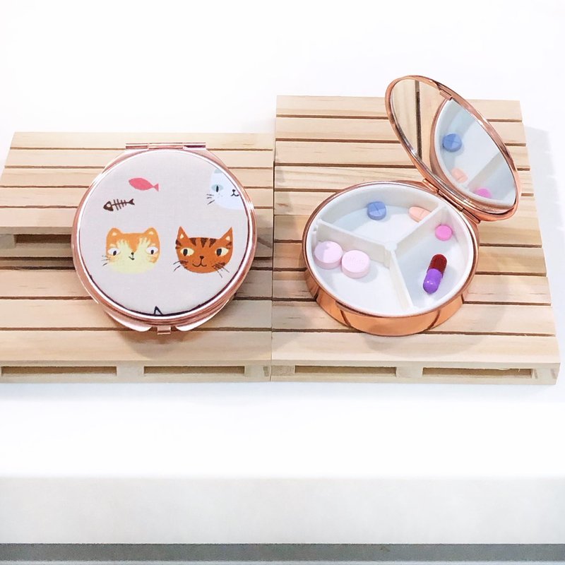 Cute cat/portable medicine box. Drug compartment storage box. Earrings and accessories can be stored - กล่องเก็บของ - ผ้าฝ้าย/ผ้าลินิน สีเหลือง