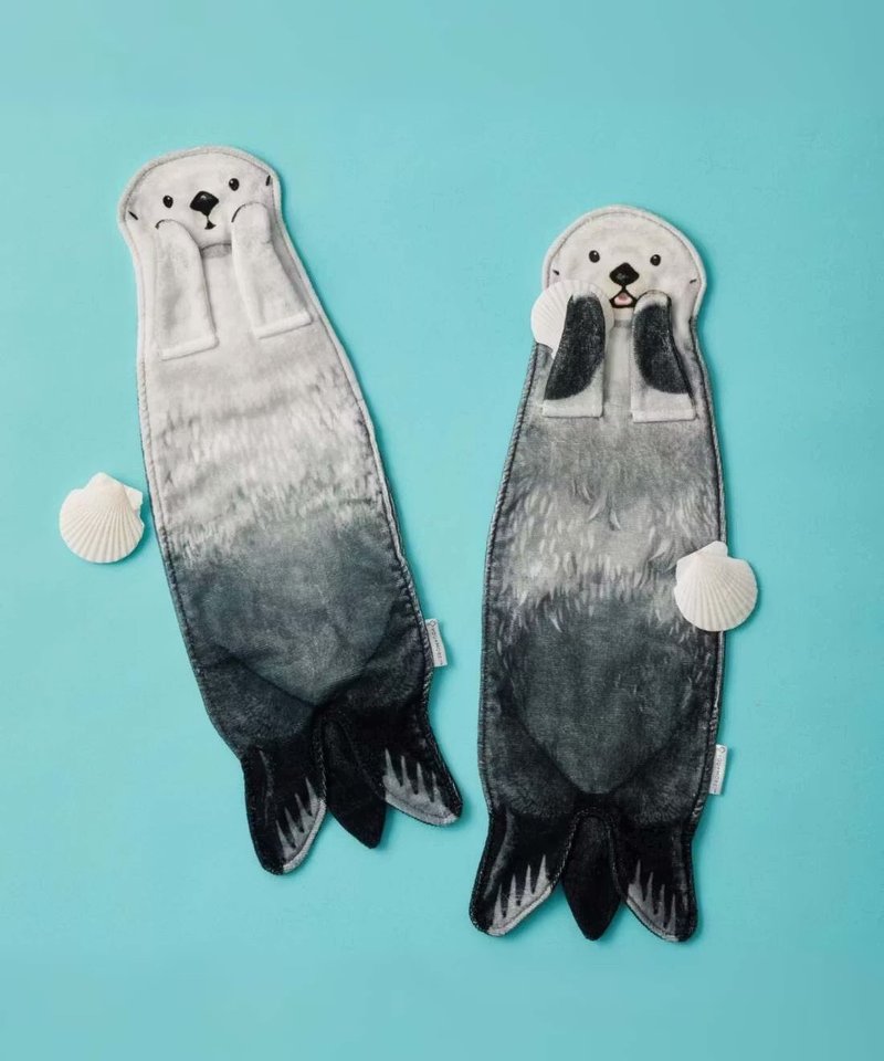 【YOU+MORE!】海獺造型擦手巾-鳥羽水族館聯名款 - 毛巾/浴巾 - 聚酯纖維 