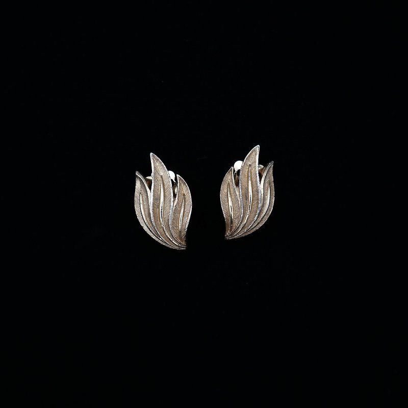 Pumpkin Vintage. Vintage Coro Gold Leaf Clip Earrings - Earrings & Clip-ons - Other Materials 