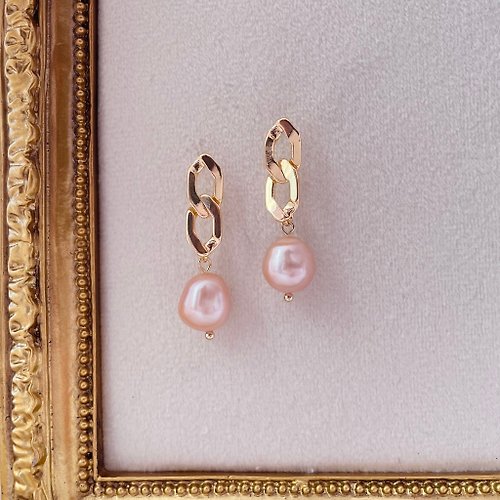Elegant 珍愛宣言 【母親節禮盒】鏈型巴洛克天然珍珠包金耳環