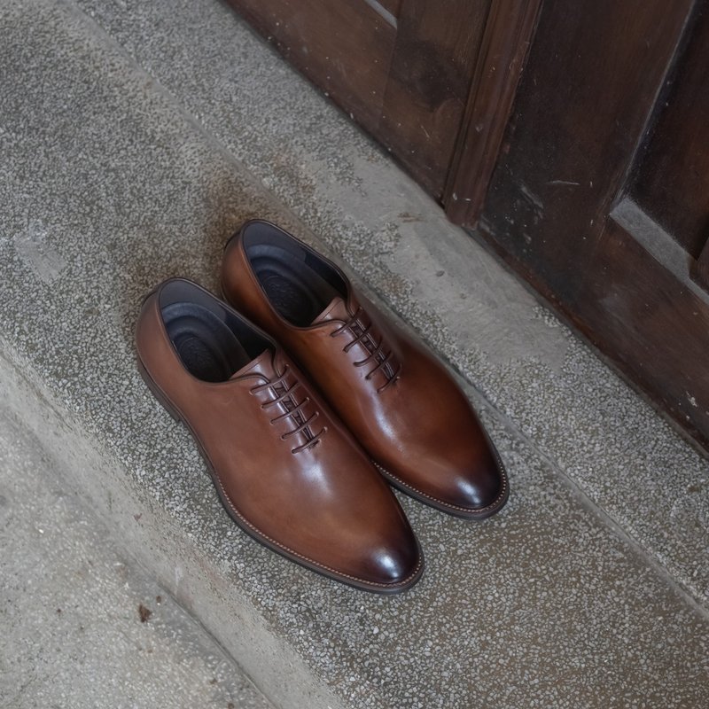 One piece is Oxford leather shoes_brush color coffee - Men's Oxford Shoes - Genuine Leather Brown