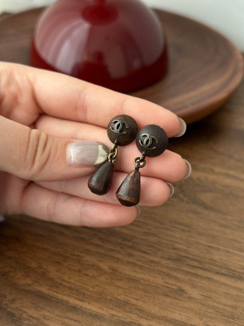 中古配飾 CHANEL 香奈兒 復古深木色垂墜耳環 - 耳環/耳夾/耳骨夾 - 木頭 咖啡色