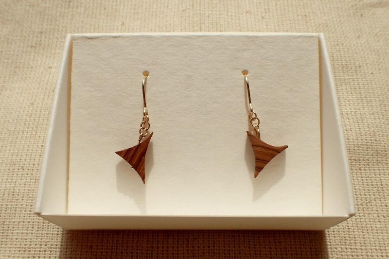 nari 14kgf earrings - ต่างหู - ไม้ สีนำ้ตาล
