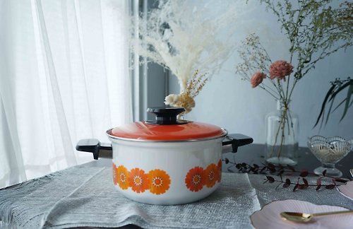 guii古意雜貨 日本雜貨-昭和全新品橘色小雛菊花朵白色琺瑯兩手鍋