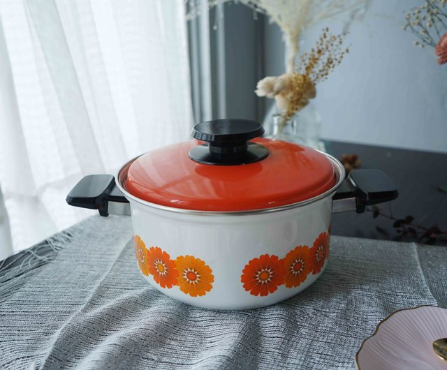 Small Vintage 1970s Orange with White Flower Pattern Enamelware Cooking Pot  and Lid, Retro 70s Enamel Cookware Pan and Kitchen Decor