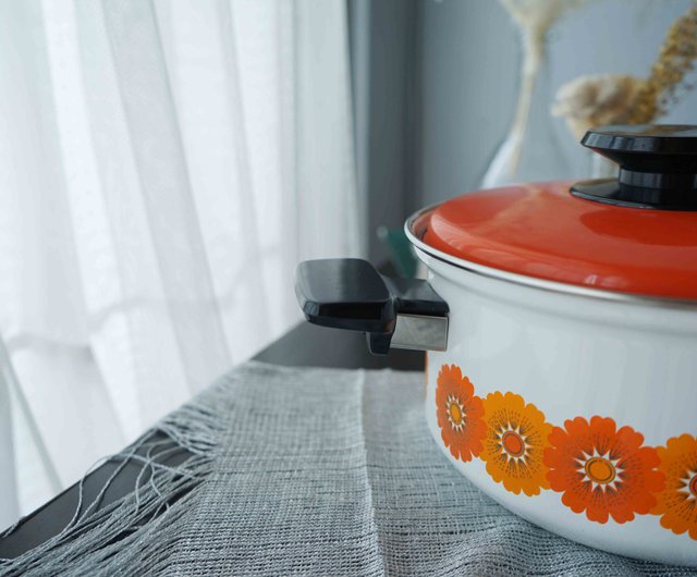 Small Vintage 1970s Orange with White Flower Pattern Enamelware Cooking Pot  and Lid, Retro 70s Enamel Cookware Pan and Kitchen Decor