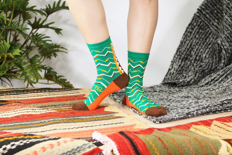 Zigzag Jade Unisex Crew Socks | colorful fun & comfortable socks - ถุงเท้า - ผ้าฝ้าย/ผ้าลินิน สีเขียว