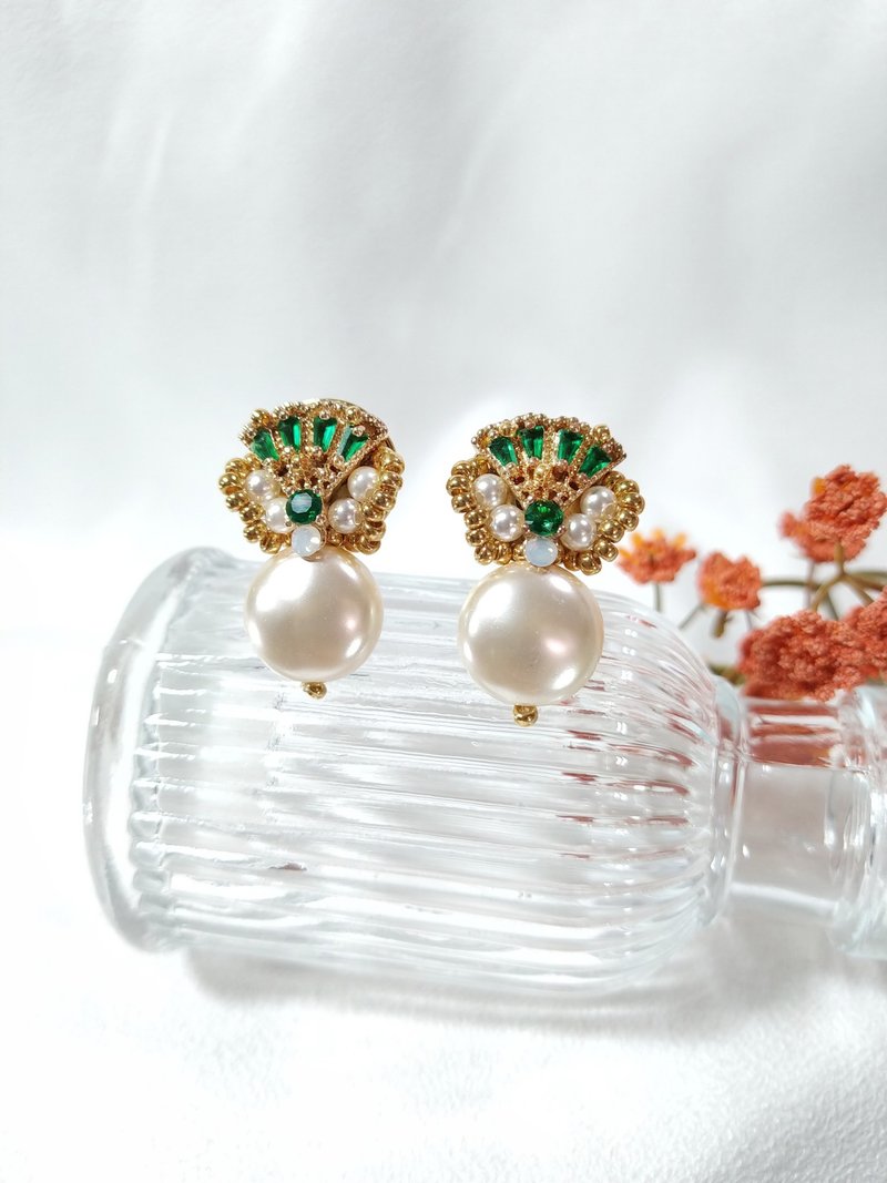 SWAROVSKI 系列【王者之冠】夾式耳環 皇冠 珍珠 施華洛世奇 - 耳環/耳夾/耳骨夾 - 珍珠 綠色
