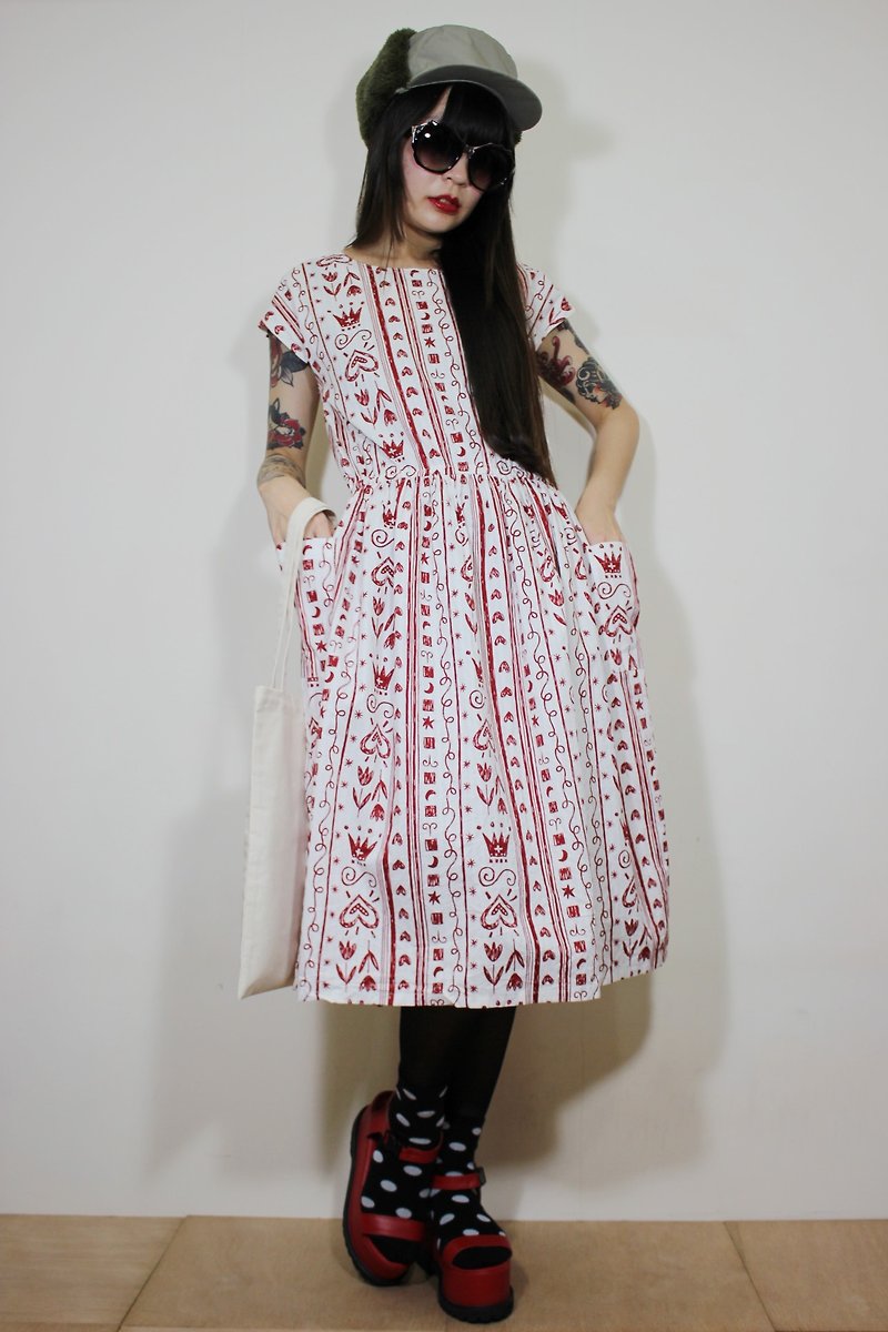 F2137 [Nippon in standard] (Vintage) Red White Graffiti little sense of pattern cloth flowers cotton short-sleeved vintage dress (Made in Japan) - ชุดเดรส - ผ้าฝ้าย/ผ้าลินิน ขาว