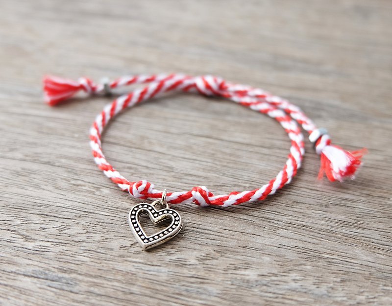 Red/White rope with heart charm bracelet - สร้อยข้อมือ - วัสดุอื่นๆ สีแดง