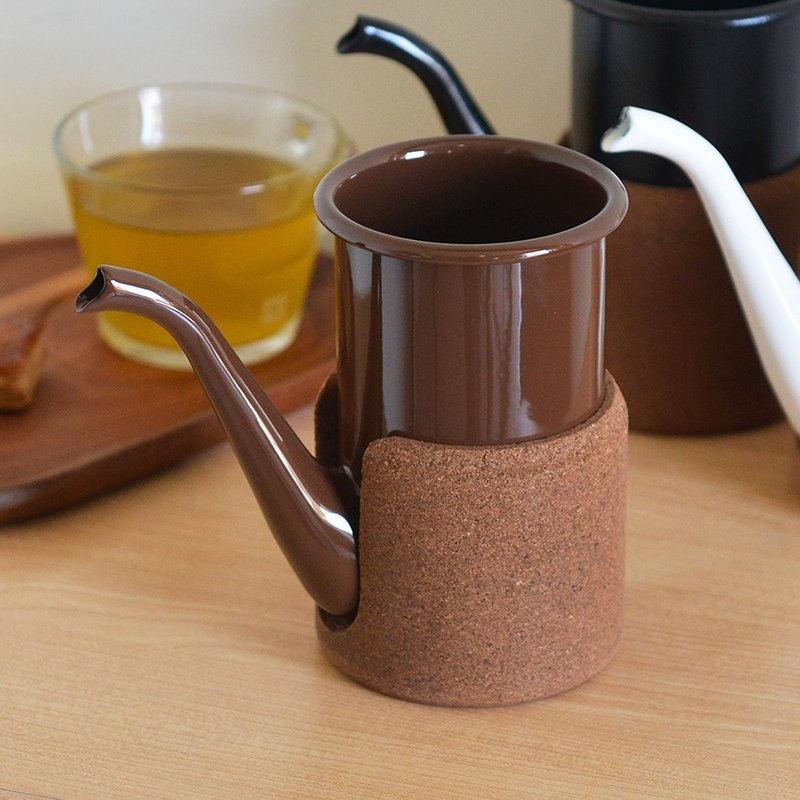 日本FORMLADY cupPot日製琺瑯無柄手沖壺(附隔熱套)-400ml-多色選 - 咖啡壺/手沖壺 - 琺瑯 咖啡色