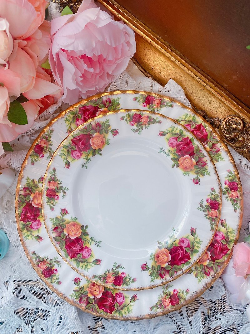 British bone china Royal Albert 22k gold inlaid cake plate dessert plate dinner plate - Plates & Trays - Porcelain Red