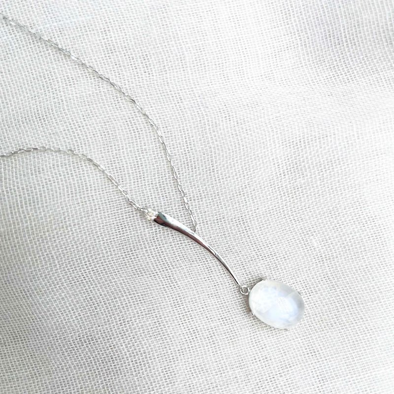 Everyday Everyday Blue Moonstone A Little Natural Diamond White 18K Gold Necklace Light Jewelry - Necklaces - Gemstone Transparent