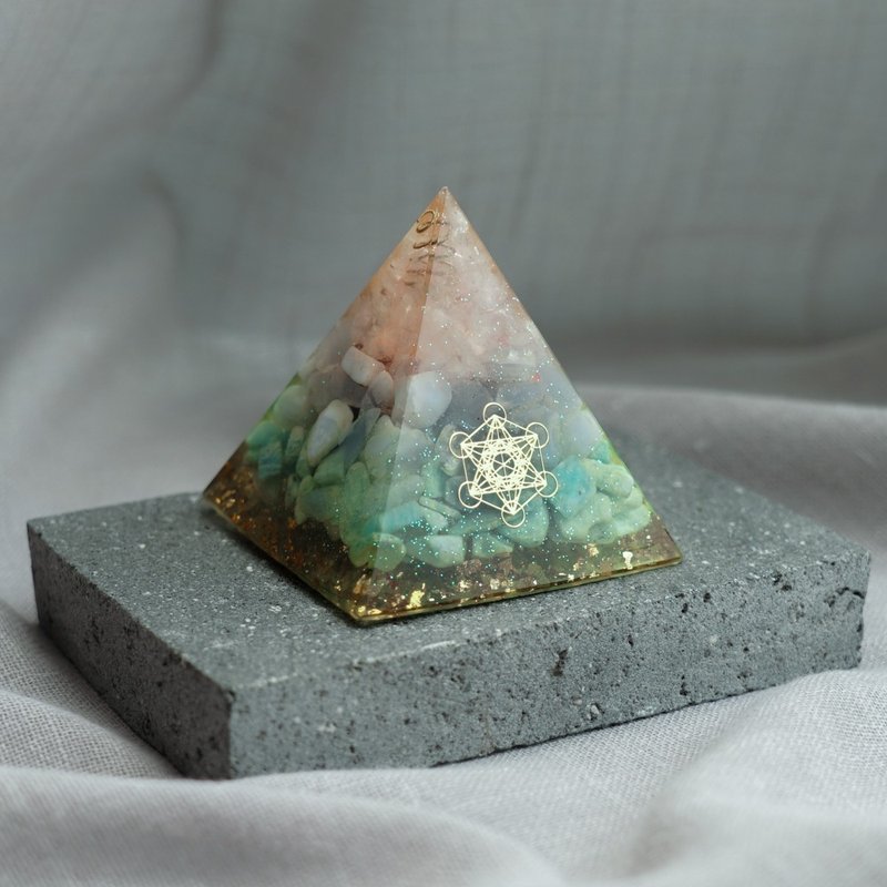 【粉晶、天河石、藍玉髓】奧根水晶能量金字塔Orgonite 6x6 cm - 擺飾/家飾品 - 水晶 多色