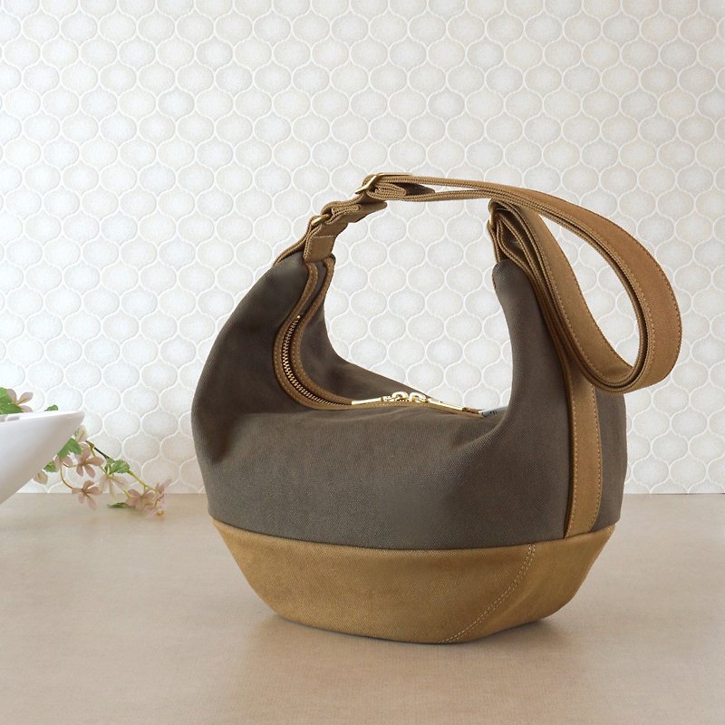 Lamp / Khaki x Brown Beige [Made to order] Trocco canvas bag - กระเป๋าแมสเซนเจอร์ - ผ้าฝ้าย/ผ้าลินิน สีเขียว