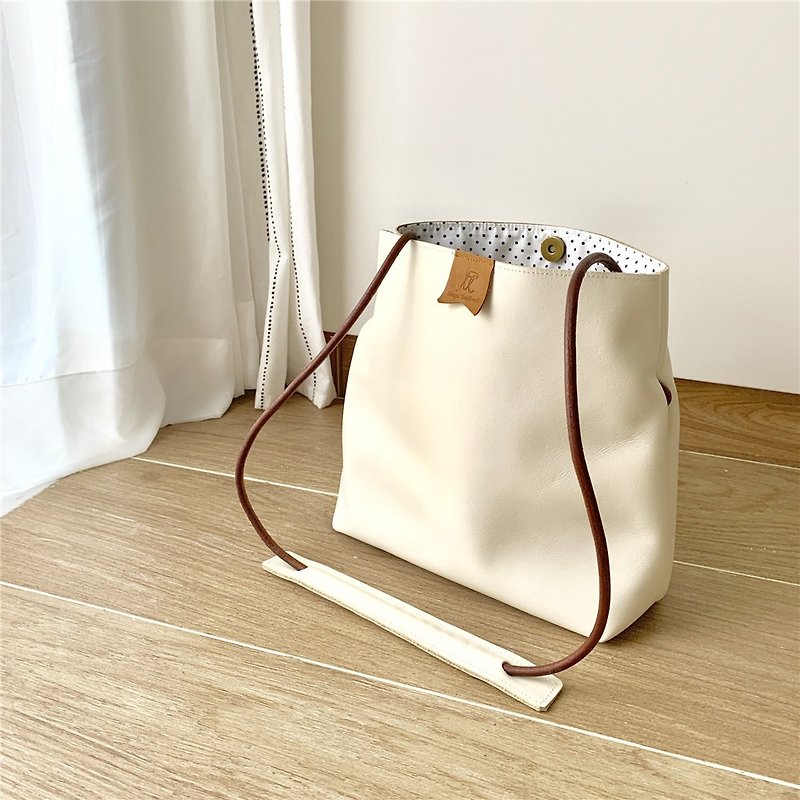 *Mingen Handiwork*Original handmade white cowhide women's bag small fresh shoulder bag - Messenger Bags & Sling Bags - Genuine Leather White