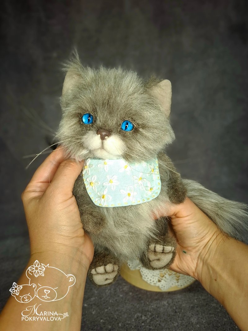 Fluffy cat teddy. Gray cat toy. Plush cat handmade toy. Artist toy. - ตุ๊กตา - วัสดุอื่นๆ สีเทา